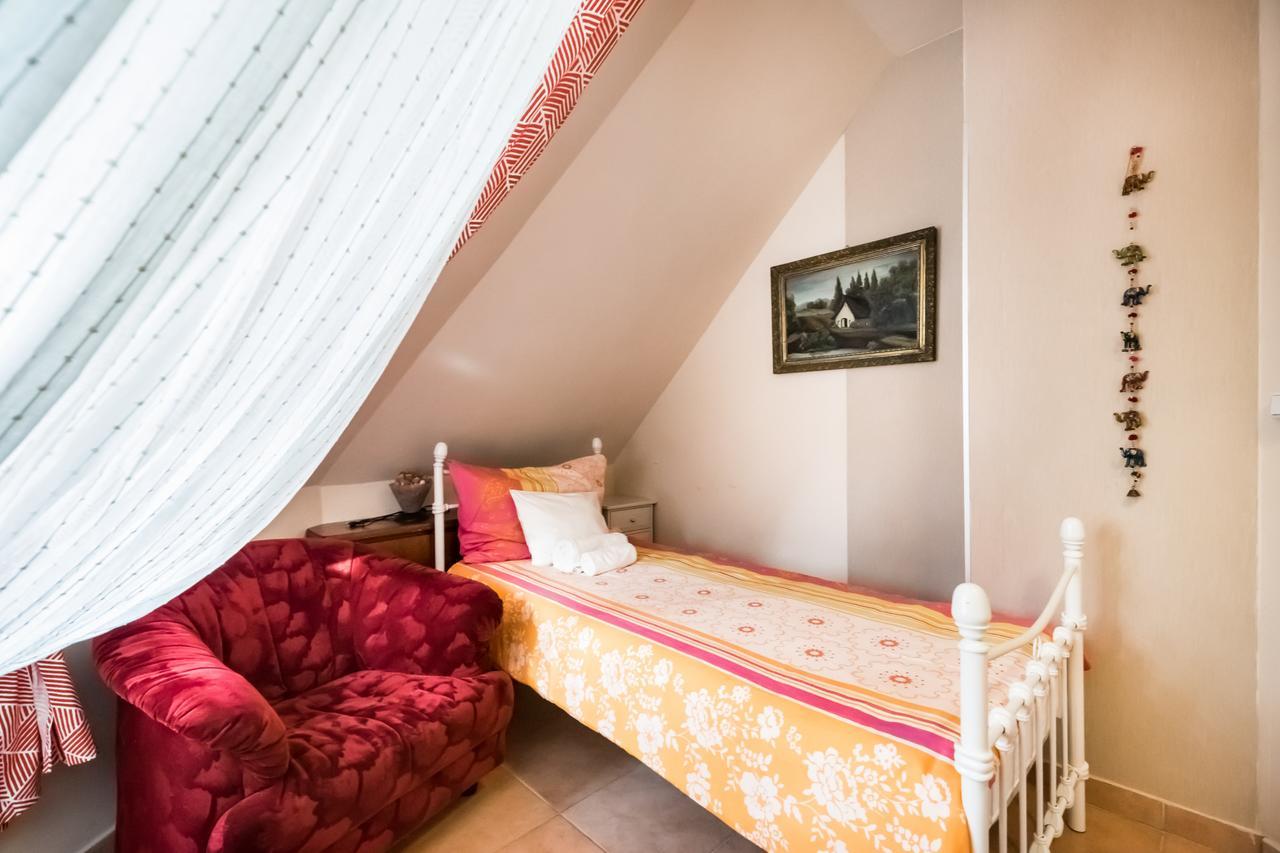 Villa Kertvarosi Csaladi Haz