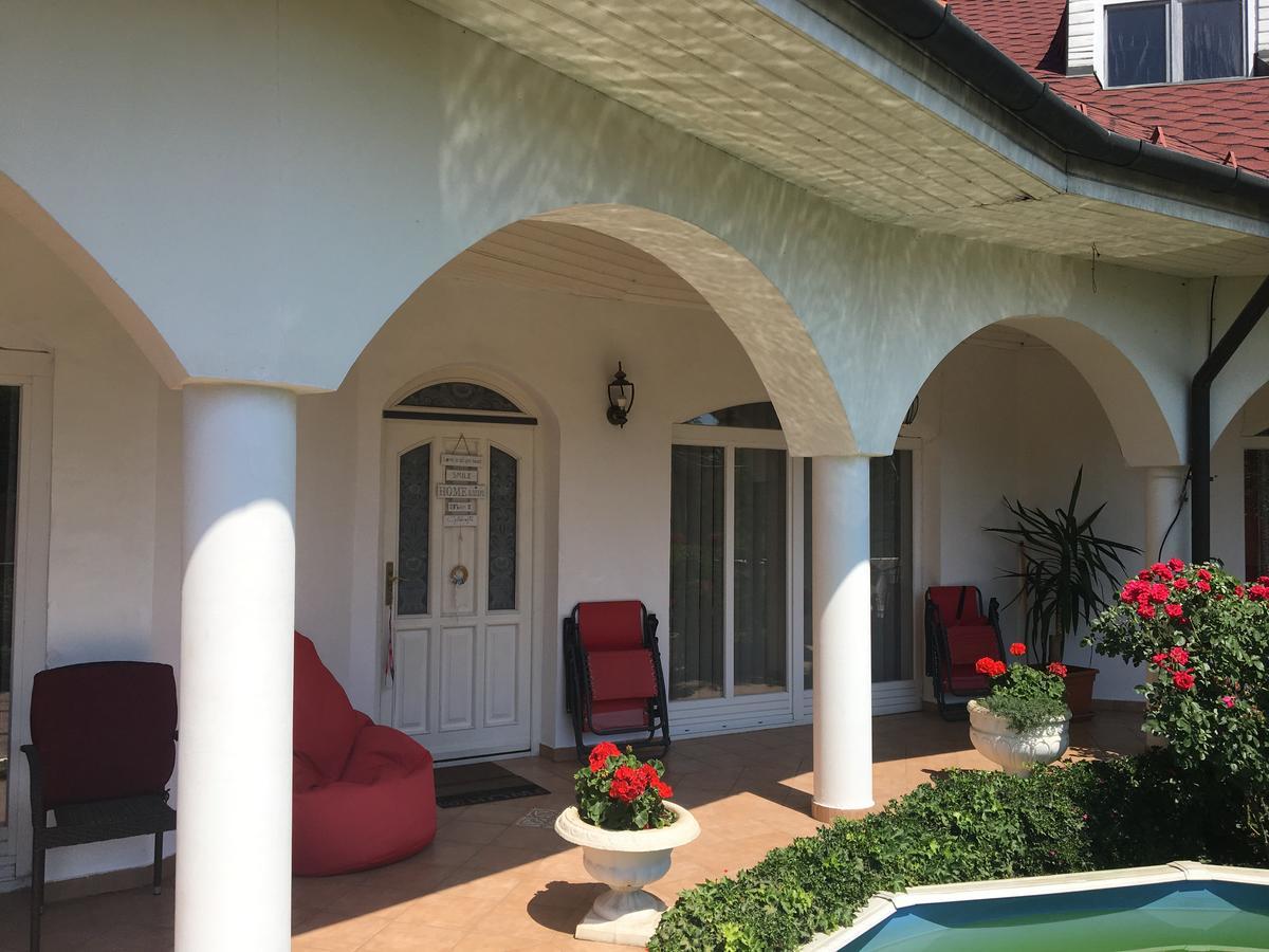 Villa Kertvarosi Csaladi Haz *